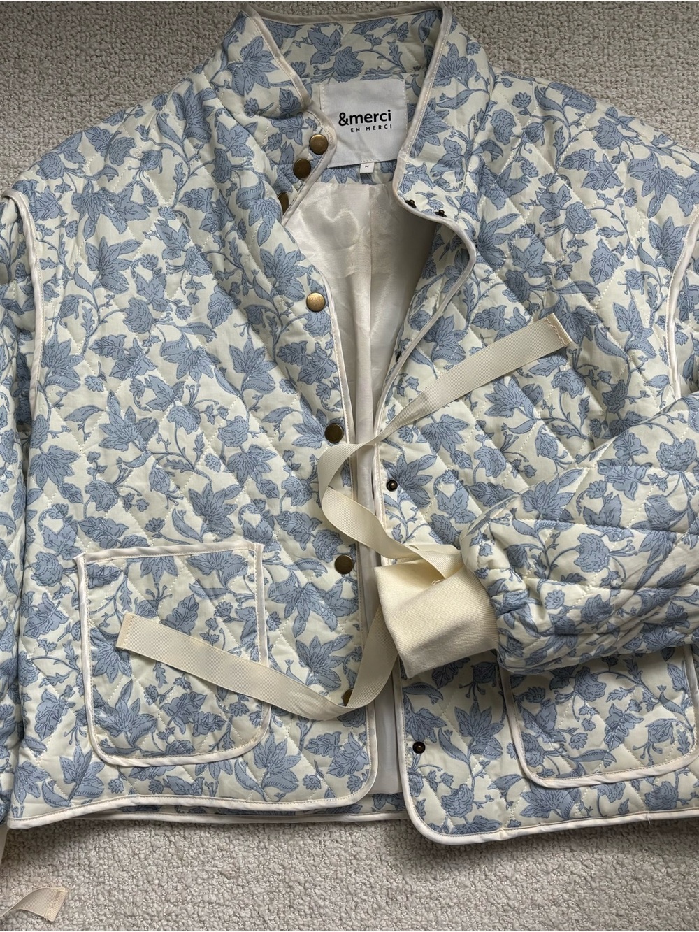 &merci Cream Quilted Floral Puffer Jacket with Blue Print